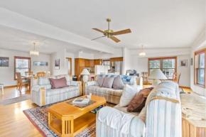Homey 3BR Near Lake Dillon with Mountain Views